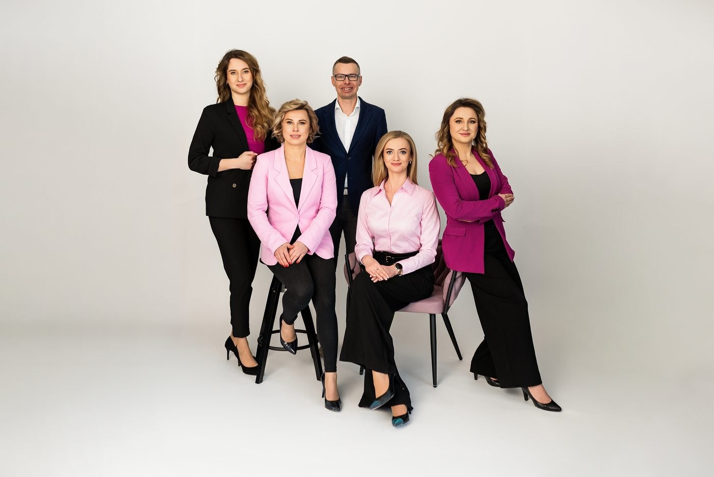 Sesja zespołowa — zespół w studiu, ujęcie grupowe